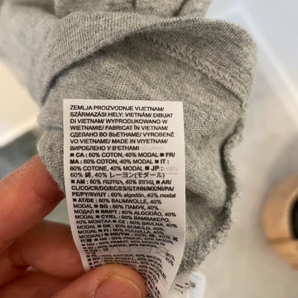 GAP Sleeveless Romper - Picture 8 of 8